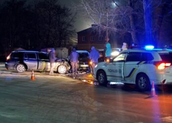 У Шостці – ДТП на перехресті: зіткнулися два легковика + Фото