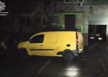 У Сумах п’яний водій врізався в дерево