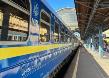 “Укрзалізниця” призначила додаткові поїзди на різдвяні та новорічні свята: маршрути та дати