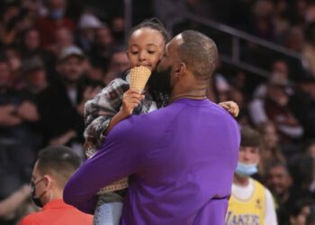 Уся в тата. Дочка Леброна Джеймса підкорює волейбол