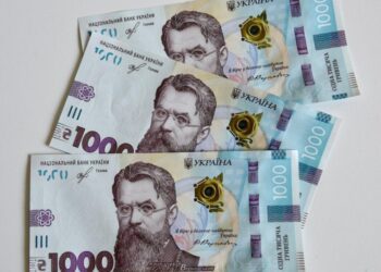 “Викликає питання”: економіст порахував, скільки можуть витратити на виплату “тисячі Зеленського”