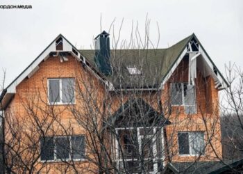 Російські шахеди поцілили по житловим будинкам у Піщаному