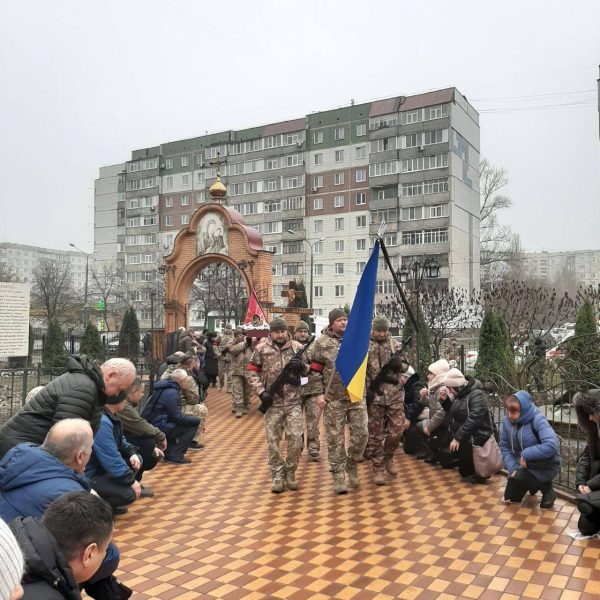 Сьогодні сумська громада попрощалась із Миколою Овчаренком