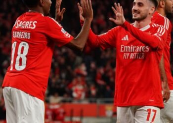 Бенфіка з Трубіним розгромила на своєму полі Фамалікан