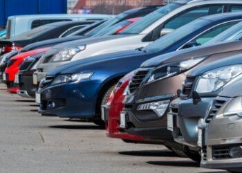 Українці торік частіше купували авто з традиційними двигунами