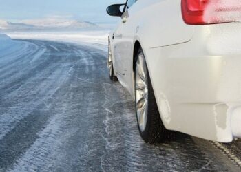 Як безпечно їздити в ожеледь: повинен знати кожен водій