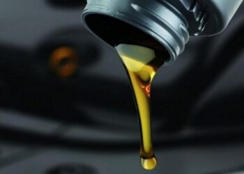 Неякісна моторна олива: назвали дві вірні ознаки сурогату