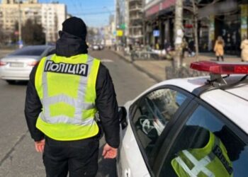 Шість фраз, які поставлять на місце патрульного під час зупинки автомобіля