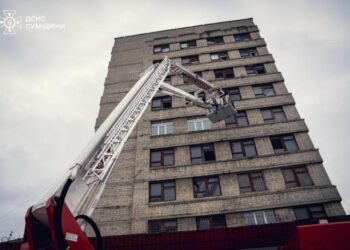 У Сумах під час атаки безпілотників повибивало вікна в гуртожитку