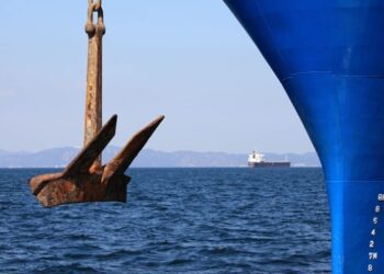 Понад 60 танкерів з російською нафтою стали на якір після санкцій США