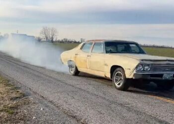 Американська якість: недорогий Chevrolet 60-х поїхав після 22 років простою (ВІДЕО)