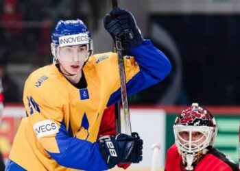 Студентська збірна України з хокею розгромно програла США, але вийшла у плейоф Універсіади-2025