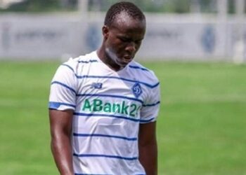 Діалло штовхнув арбітра й отримав ногою по дупі: відео бійки у матчі Динамо U-19