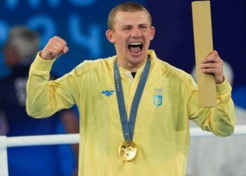 Хижняк розповів, чи збирається переходити в професійний бокс