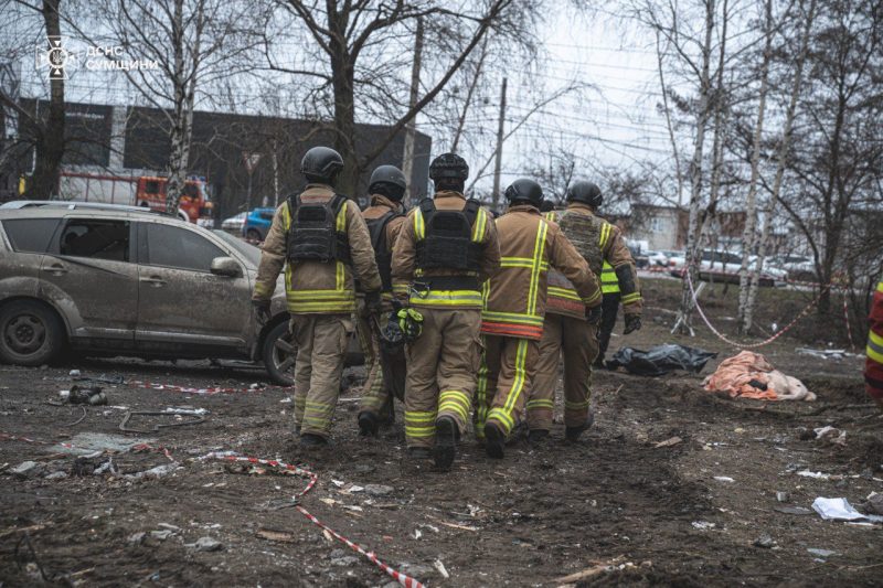 До 7 осіб зросла кількість загиблих внаслідок російського удару по багатоповерхівці в Сумах