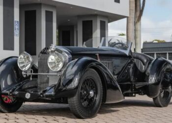 Зірка Голлівуду продає унікальний вінтажний спорткар Mercedes-Benz (ВІДЕО)