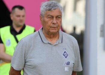 Мірча Луческу відвідає контрольний матч між Динамо та румунським ФКСБ