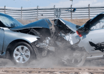 Гальмувати чи повернути: як уникнути лобового зіткнення на дорозі