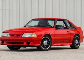 Старий Ford 90-х без пробігу пішов із молотка за ціною нового Maybach (ФОТО)