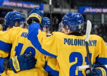 Збірна України U-20 у результативній перестрілці обіграла Італію на молодіжному чемпіонаті світу-2025 з хокею у дивізіоні 1B