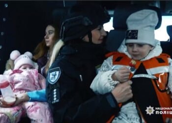 «Білі янголи» Сумщини евакуювали родину з трьома маленькими сестричками (ВІДЕО)