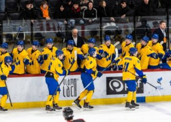 Студентська збірна України з хокею розгромно поступилася США, але оформила вихід до плей-оф зимової Універсіади-2025