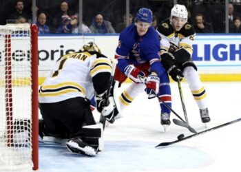 НХЛ: Рейнджерс здолали Бостон, перемога Торонто