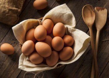 Ціни на яйця в Україні впали в несезон: скільки коштує десяток