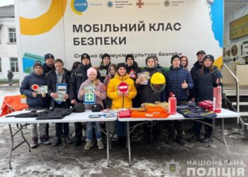 До школярів Липової Долини у рамках проєкту “Мобільний клас безпеки” завітали поліцейські 