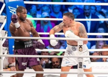 Промоутер знайшов винного у поразці Дюбуа від Усика