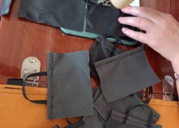 Кравчині волонтерського центру “Шостка-Добро” на замовлення військовослужбовців виготовили новий захисний чохол для зброї