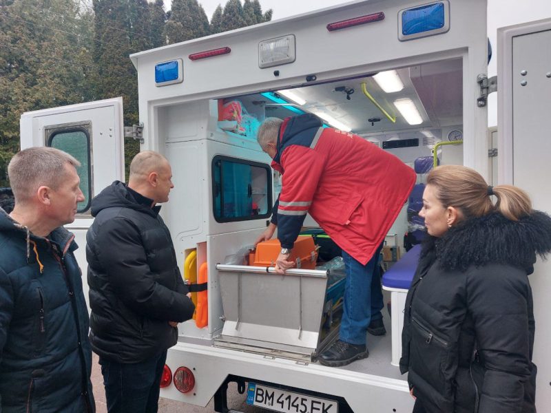 Кролевецька «швидка» отримала новий повнопривідний автомобіль