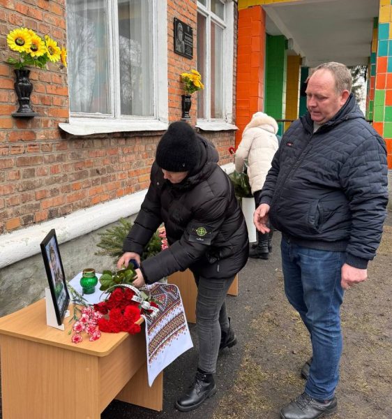 На Конотопщині  відкрили пам’ятну дошку захиснику Руслану Забіяці