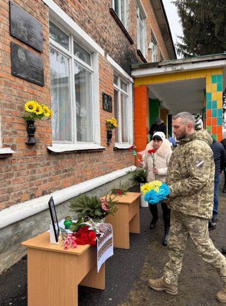 На Конотопщині  відкрили пам’ятну дошку захиснику Руслану Забіяці