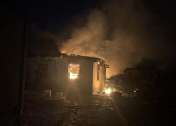 На Конотопщині внаслідок ворожої атаки родина переселенців вдруге втратила дім. Потрібна допомога!