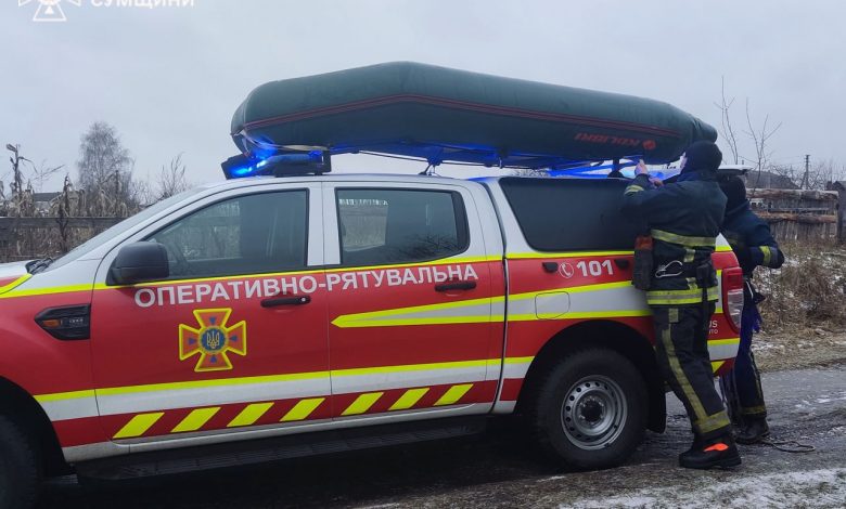 На ставку в Кролевці врятували рибалку, який провалився під кригу