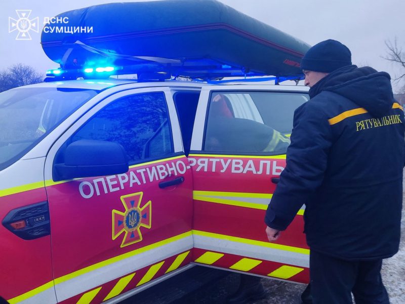 На ставку в Кролевці врятували рибалку, який провалився під кригу