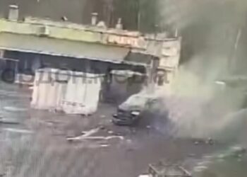 На Сумщині дрон атакував автівку (відео)