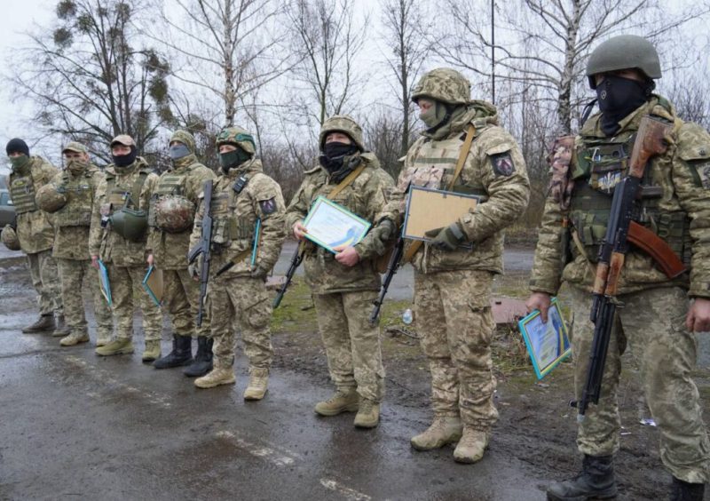 На Сумщині перші екіпажі мобільно-вогневих груп ДФТГ отримали грошові сертифікати за знищені безпілотники