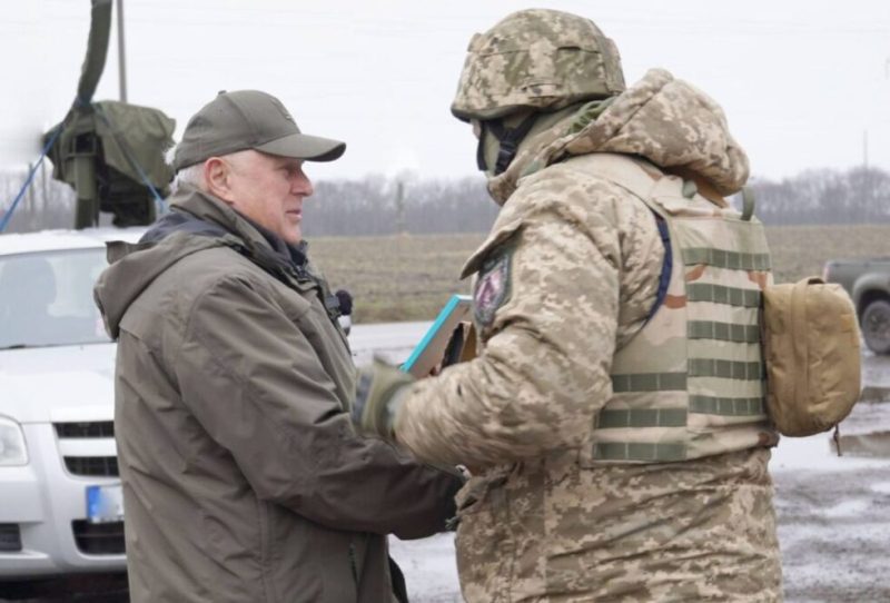 На Сумщині перші екіпажі мобільно-вогневих груп ДФТГ отримали грошові сертифікати за знищені безпілотники