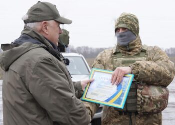 На Сумщині перші екіпажі мобільно-вогневих груп ДФТГ отримали грошові сертифікати за знищені безпілотники