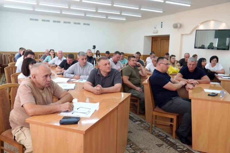 На Сумщині представили нового керівника “Сумиоблагроліс”, підприємства, яке має кримінальні справи, незаконний вируб дерев та суттєві фінансові збитки