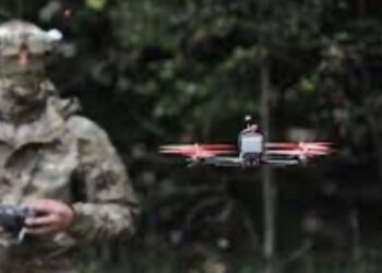 На Сумщині ворожі безпілотники полюють на цивільні авто