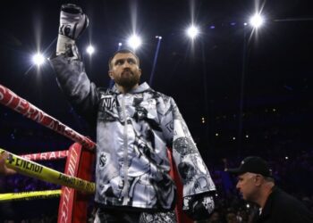 Олександр Гвоздик прокоментував чутки про можливе завершення кар’єри Ломаченка