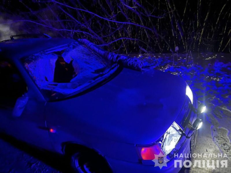 Поліція Конотопа встановлює обставини автопригоди, в якій травмувався чоловік