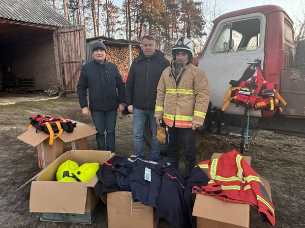 Рятувальники місцевої пожежної охорони Бочечківської громади отримали комплекти бойового одягу