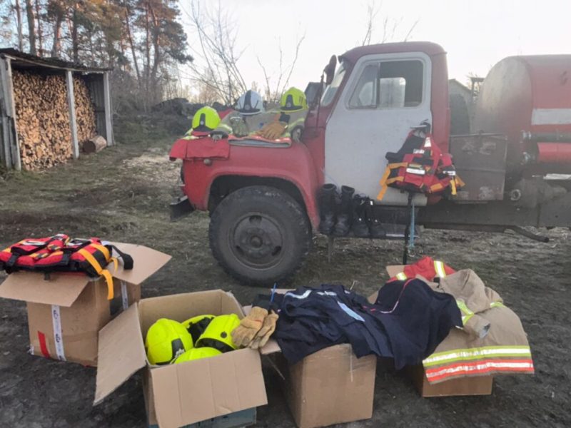 Рятувальники місцевої пожежної охорони Бочечківської громади отримали комплекти бойового одягу