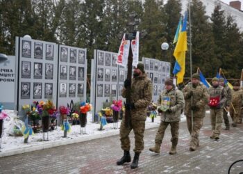 Роменська громада попрощалася із захисником України Костянтином Колнооким