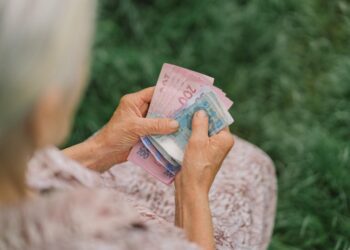 “Ситуація критична”: економістка розповіла, кому найважче виживати через безгрошів’я