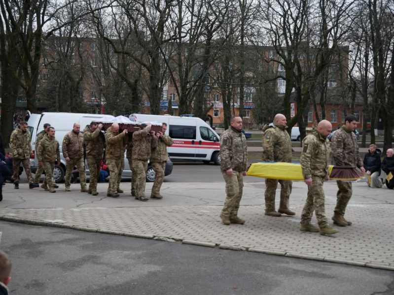 Став до лав “небесного” війська: у Ромнах попрощалися з Сергієм Ситником